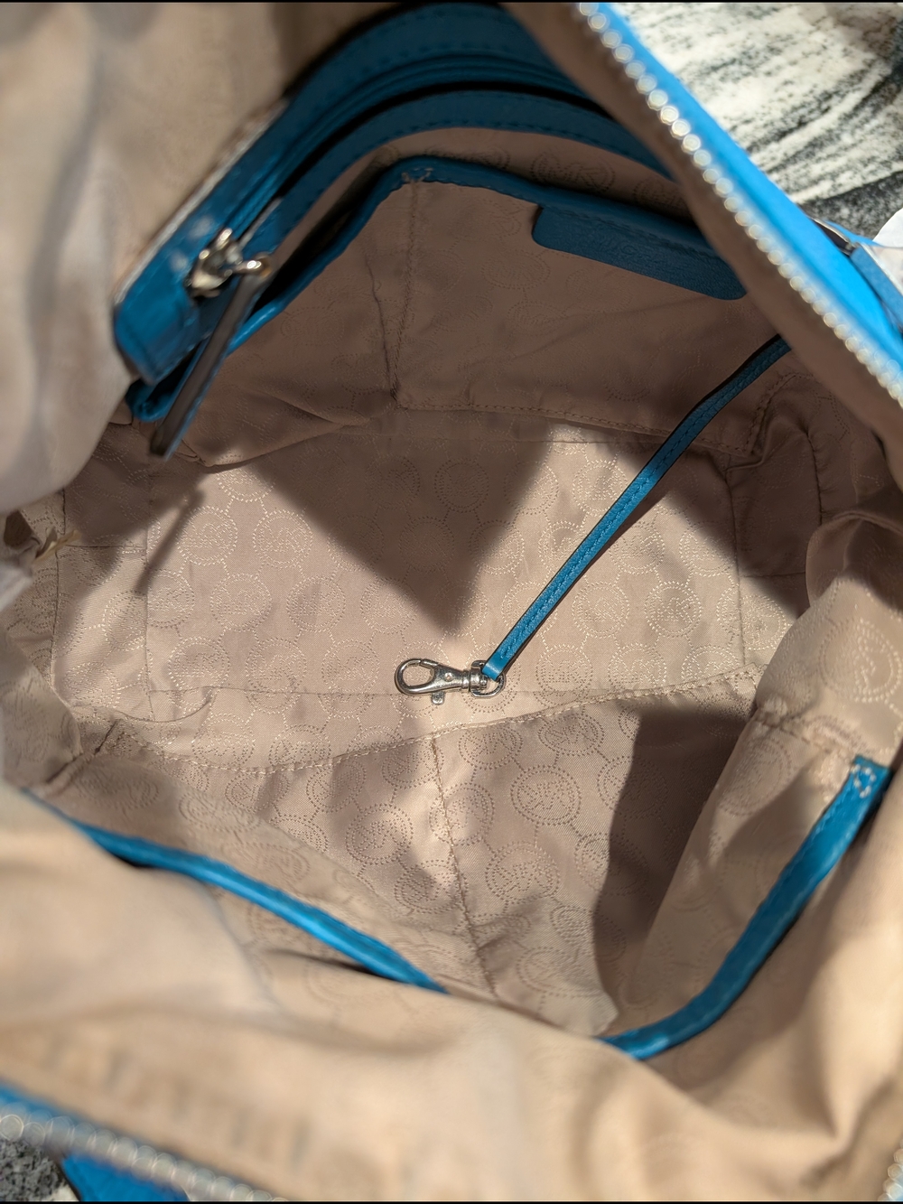 Michael Kors Brooke Hobo Shoulder Bag w/Matching Wallet & More! You Get 6 PIECES - Picture 3 of 16